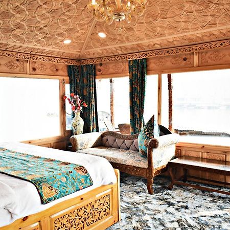 Heritage Amina Group Of Houseboats Srīnagar Exterior foto