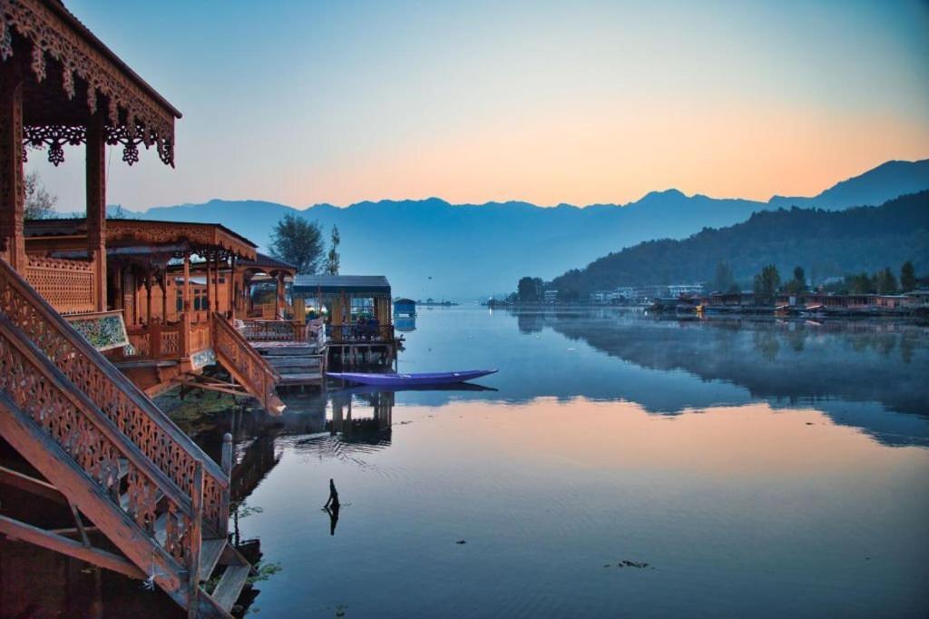 Heritage Amina Group Of Houseboats Srīnagar Exterior foto