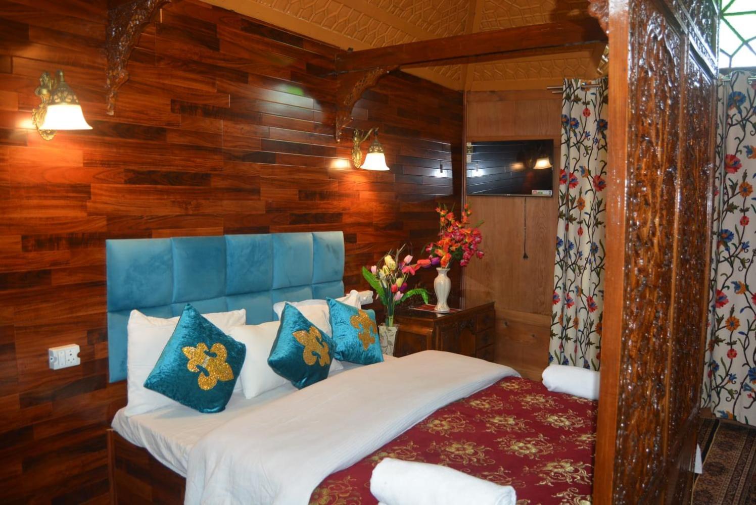 Heritage Amina Group Of Houseboats Srīnagar Exterior foto