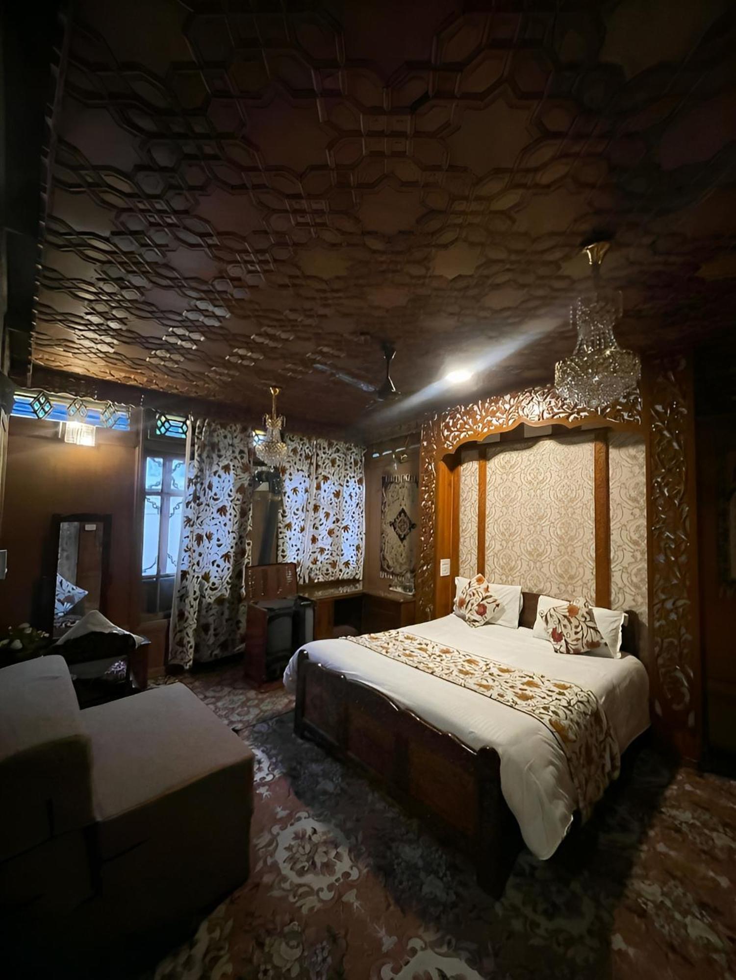 Heritage Amina Group Of Houseboats Srīnagar Exterior foto