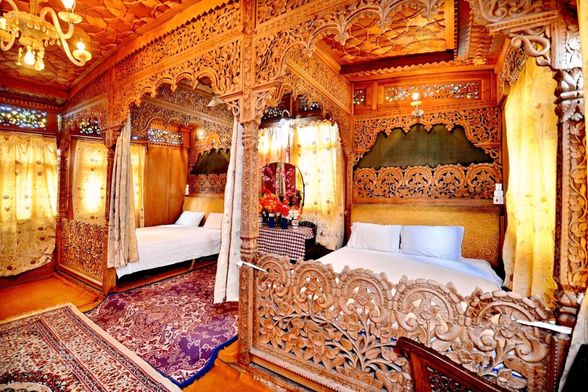 Heritage Amina Group Of Houseboats Srīnagar Exterior foto