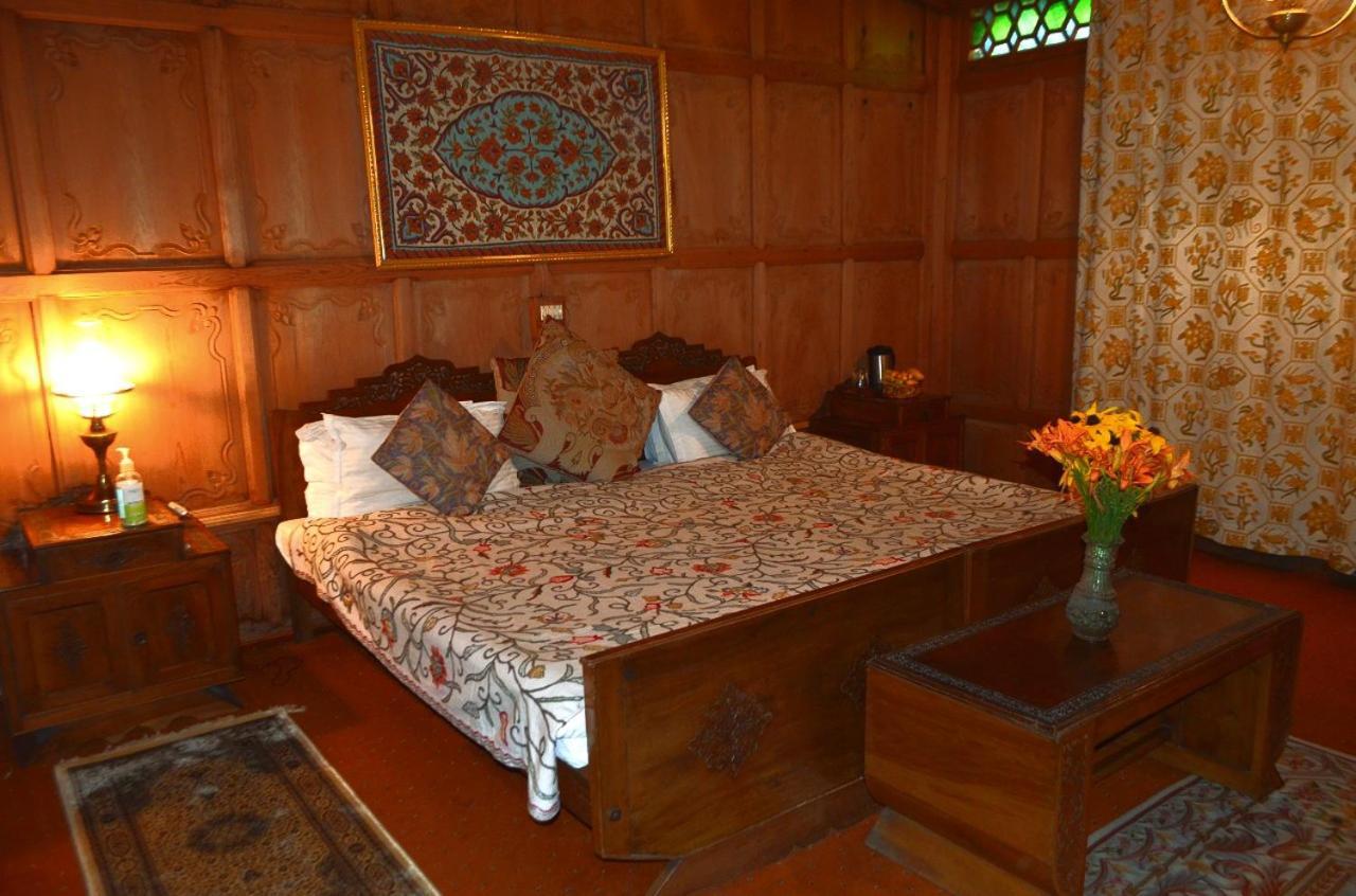 Heritage Amina Group Of Houseboats Srīnagar Exterior foto