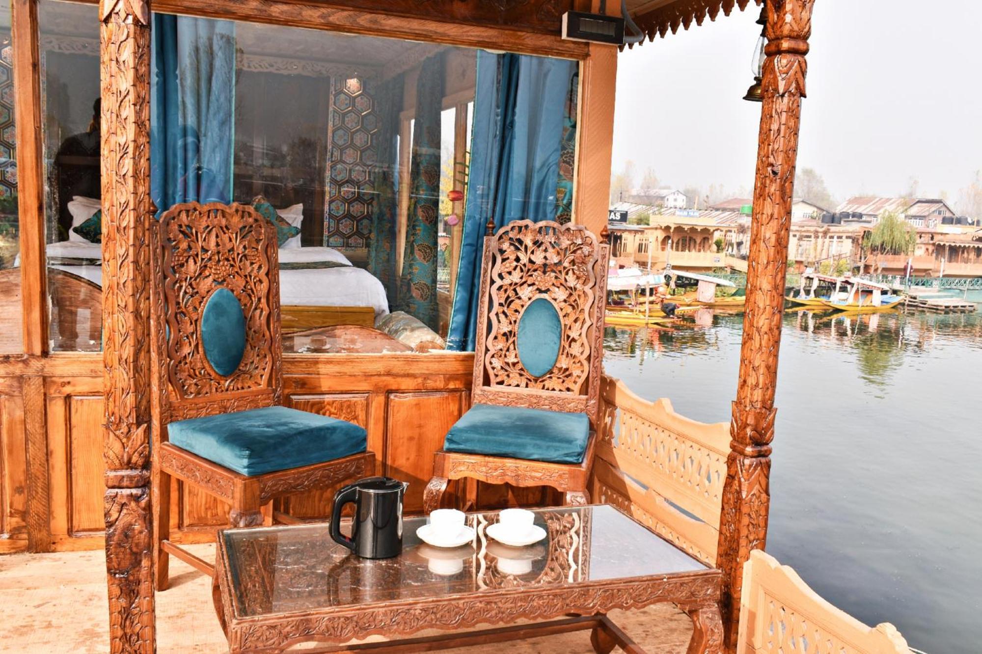 Heritage Amina Group Of Houseboats Srīnagar Exterior foto