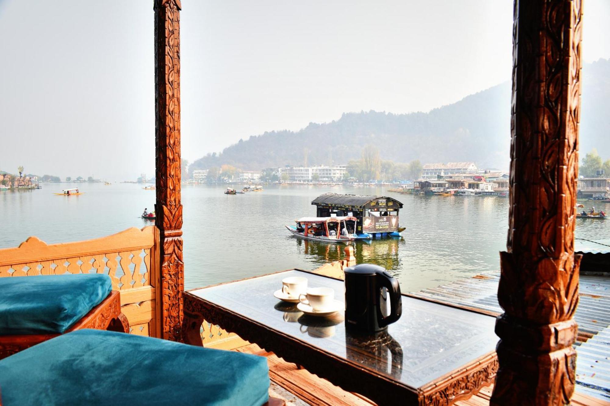 Heritage Amina Group Of Houseboats Srīnagar Exterior foto