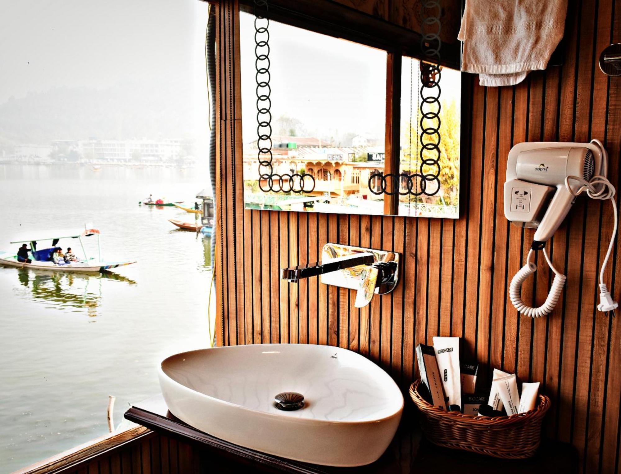 Heritage Amina Group Of Houseboats Srīnagar Exterior foto